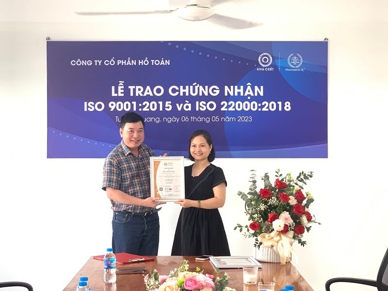 trao-chung-nhan-iso-9001-cho-cong-ty-co-phan-ho-toan-43